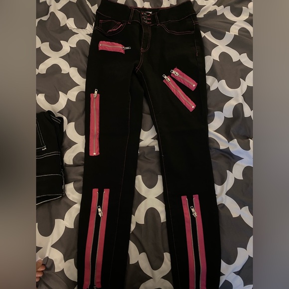 Hot Topic Black and Pink Zipper Jeans - Picture 2 of 3